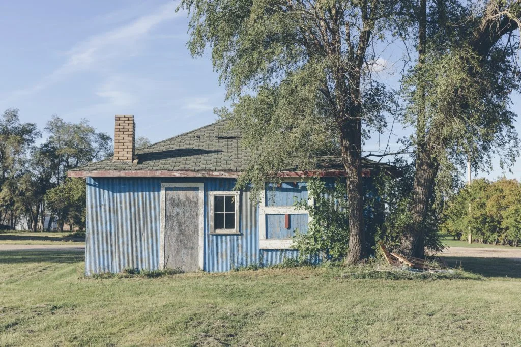 abandoned-home-in-a-small-town-in-north-dakota
